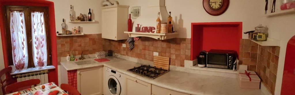 appartamento in vendita a Carrara in zona Torano