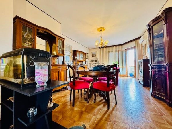 appartamento in vendita a Carrara in zona Marina di Carrara