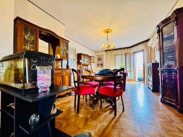 appartamento in vendita a Carrara in zona Marina di Carrara