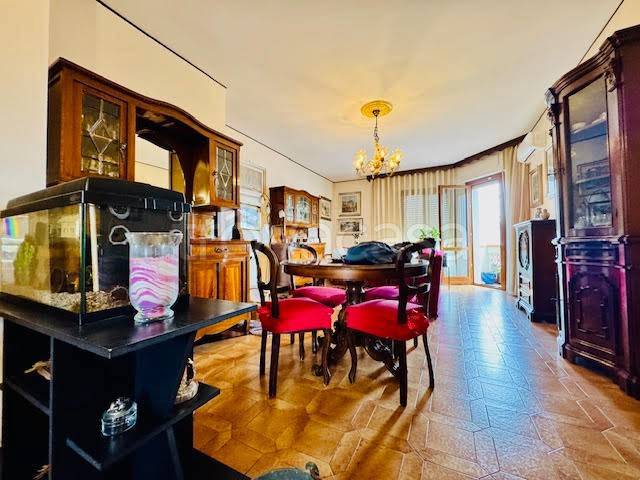 appartamento in vendita a Carrara in zona Marina di Carrara