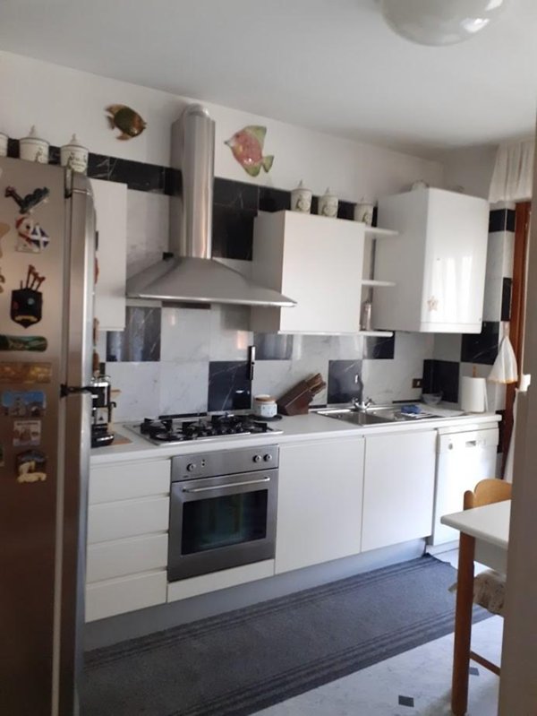 appartamento in vendita a Carrara in zona Marina di Carrara