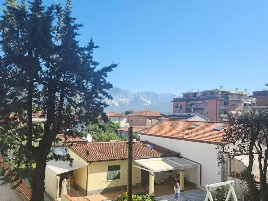appartamento in vendita a Carrara in zona Marina di Carrara