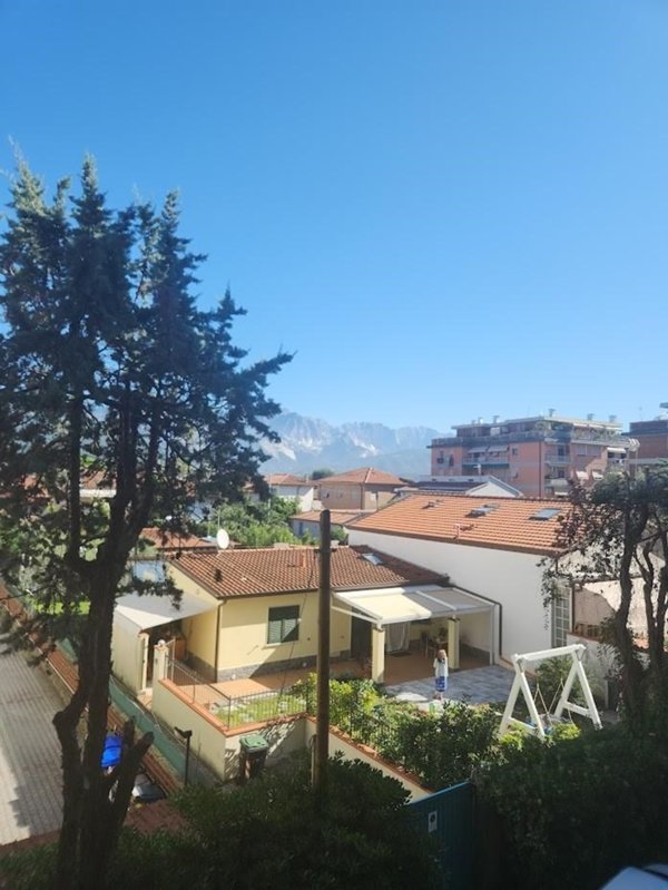appartamento in vendita a Carrara in zona Marina di Carrara
