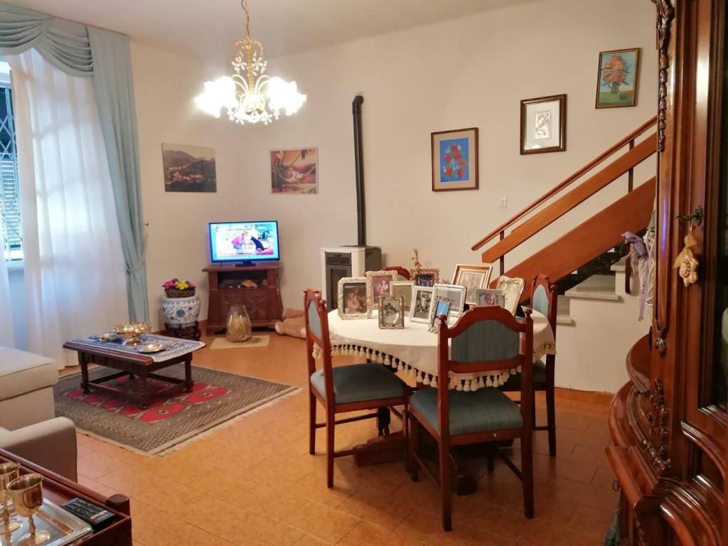 casa indipendente in vendita a Carrara in zona Fossone
