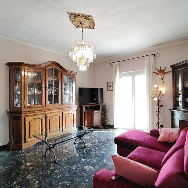 casa indipendente in vendita a Carrara in zona Centro Città