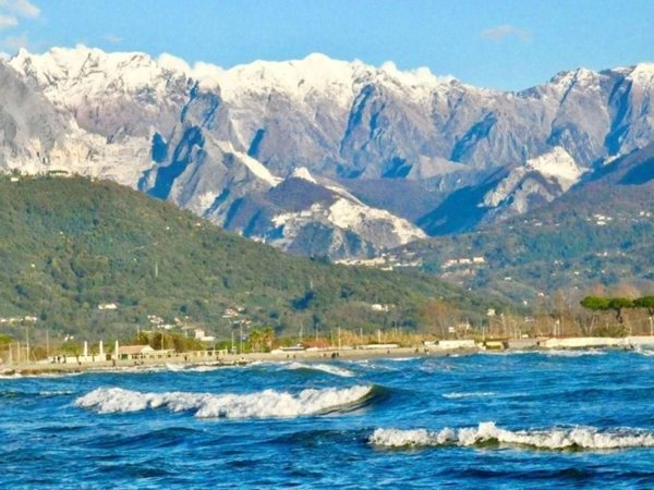 appartamento in vendita a Carrara in zona Marina di Carrara