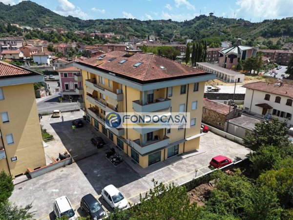 appartamento in vendita a Carrara in zona Bonascola