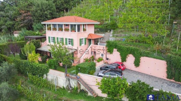 casa indipendente in vendita a Carrara in zona Bonascola