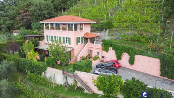 casa indipendente in vendita a Carrara in zona Bonascola