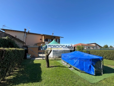 casa indipendente in vendita a Carrara
