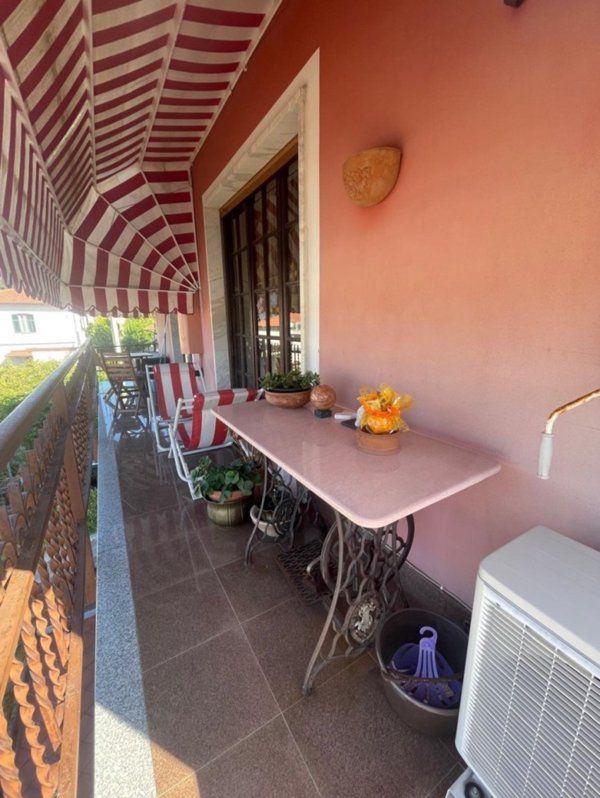 casa indipendente in vendita a Carrara in zona Sant'Antonio