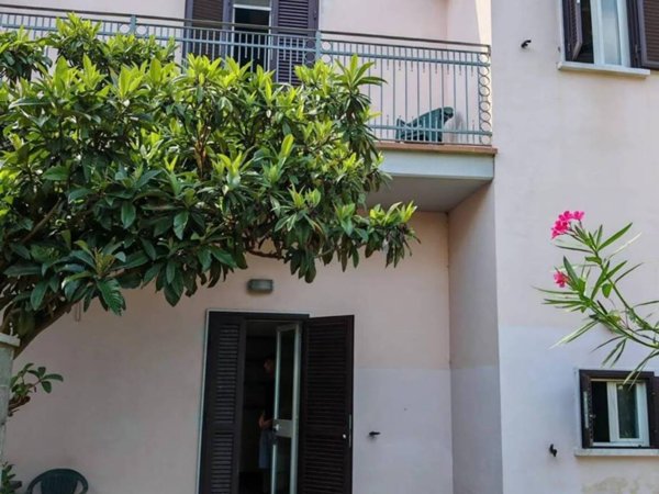 casa indipendente in vendita a Carrara in zona Marina di Carrara