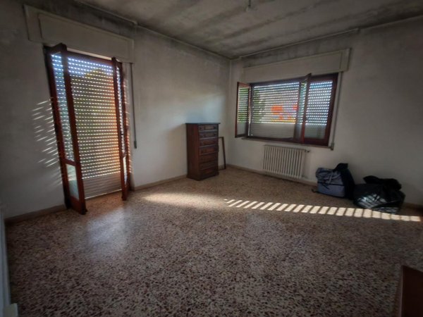 casa indipendente in vendita a Carrara in zona Avenza