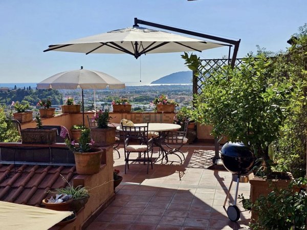 appartamento in vendita a Carrara in zona Marina di Carrara