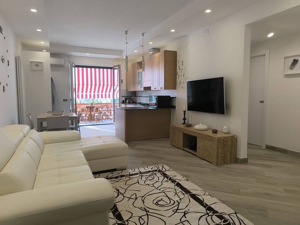 appartamento in vendita a Carrara in zona Marina di Carrara