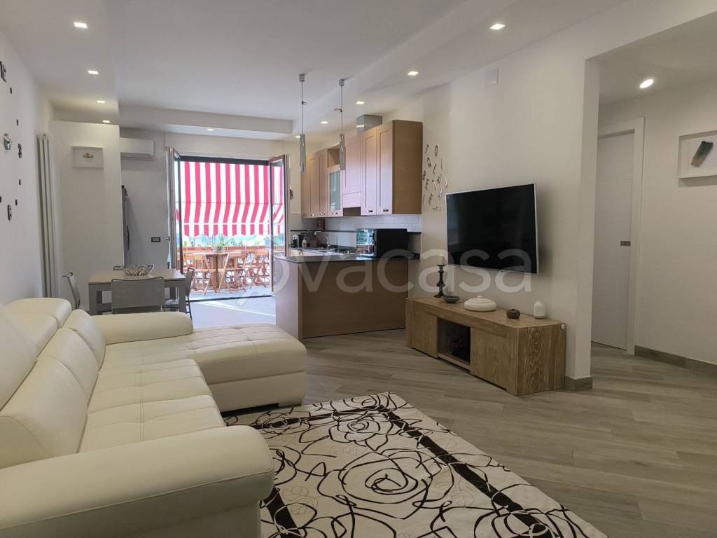 appartamento in vendita a Carrara in zona Marina di Carrara