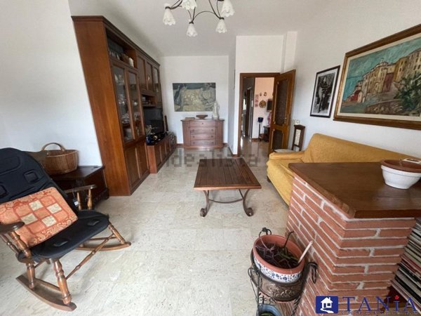 appartamento in vendita a Carrara in zona Marina di Carrara