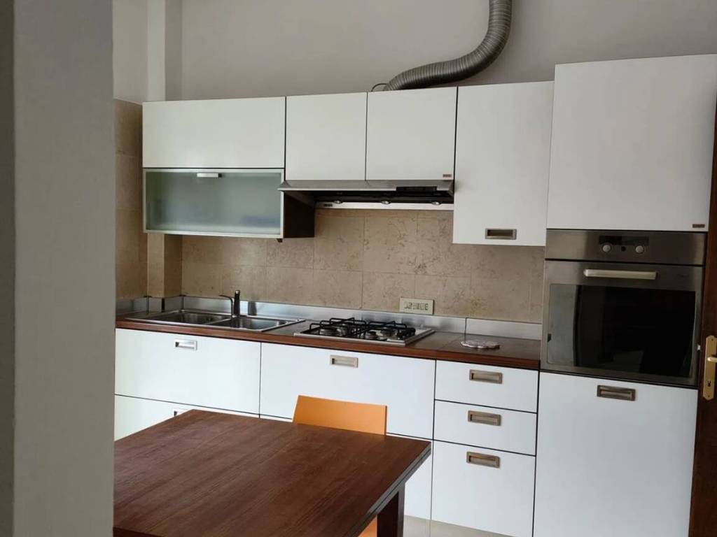 appartamento in vendita a Carrara in zona Miseglia