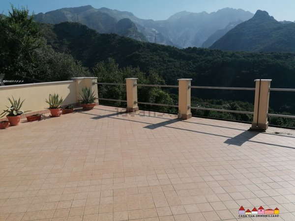casa indipendente in vendita a Carrara in zona Sorgnano