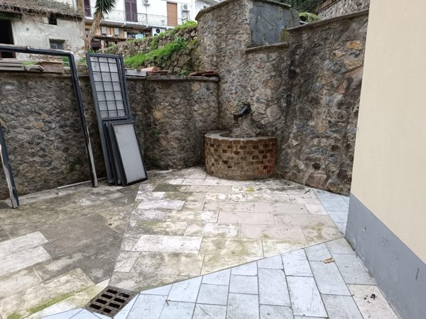 casa indipendente in vendita a Carrara