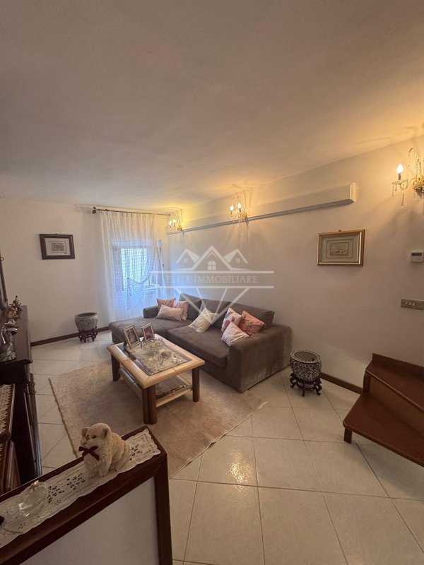 casa indipendente in vendita a Carrara in zona Gragnana