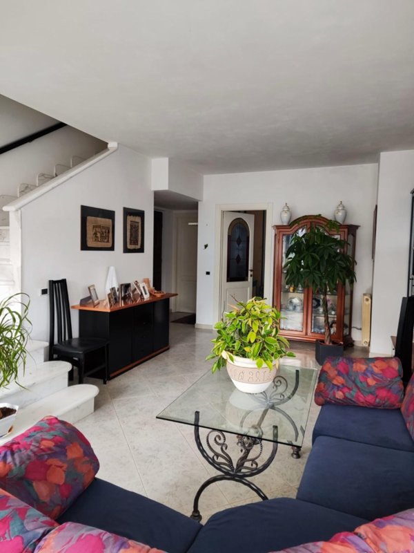 casa indipendente in vendita a Carrara in zona Fossola