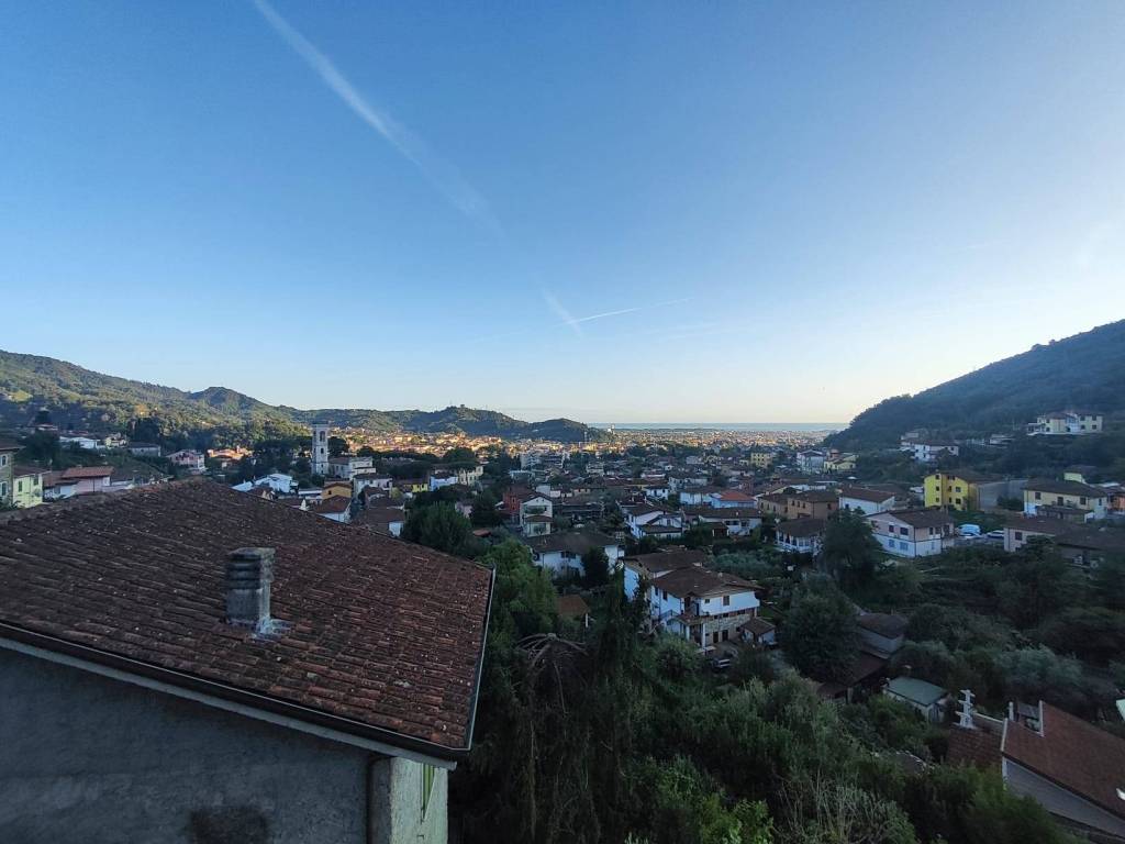 casa indipendente in vendita a Carrara in zona Marasio