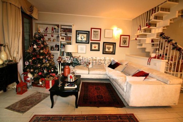 casa indipendente in vendita a Carrara in zona Fossone