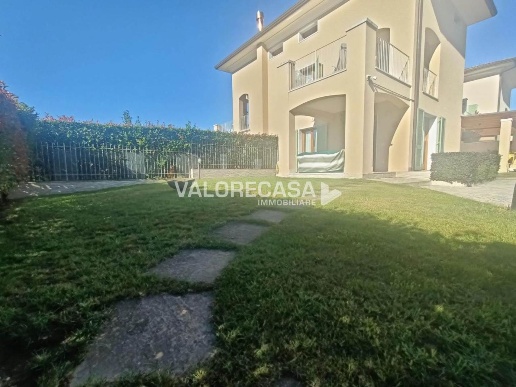 casa indipendente in vendita a Carrara in zona Fossone