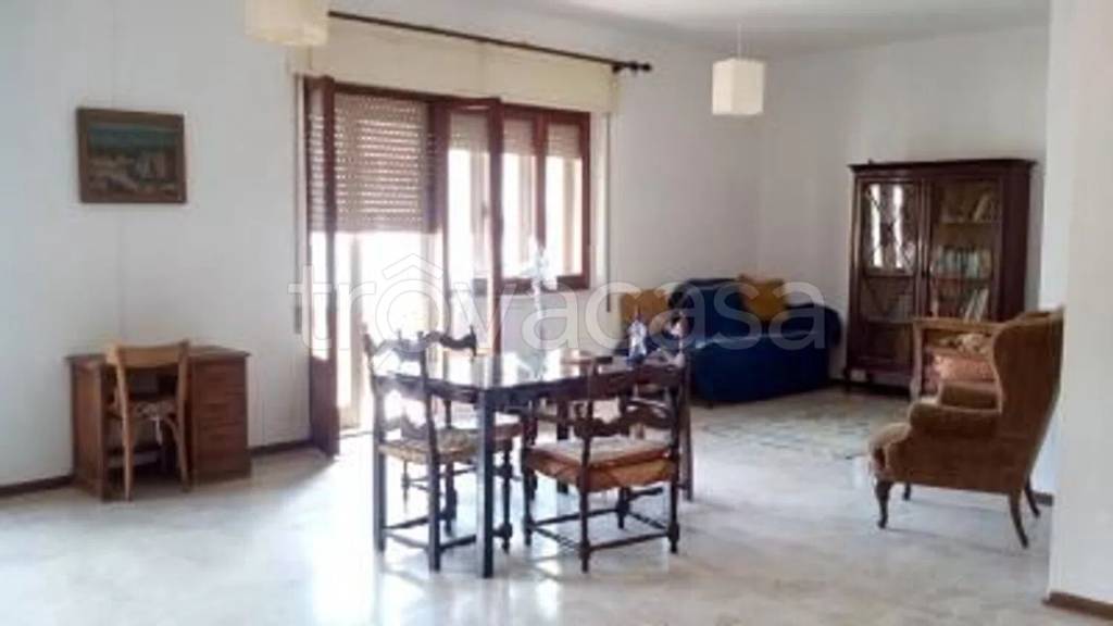 appartamento in vendita a Carrara in zona Avenza