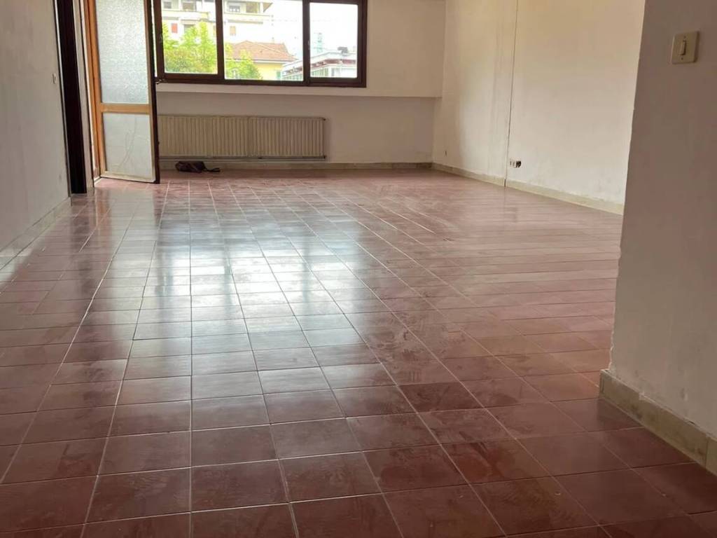 appartamento in vendita a Carrara in zona Stadio