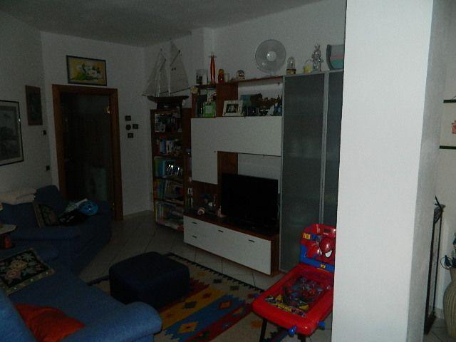 appartamento in vendita a Carrara in zona Marina di Carrara