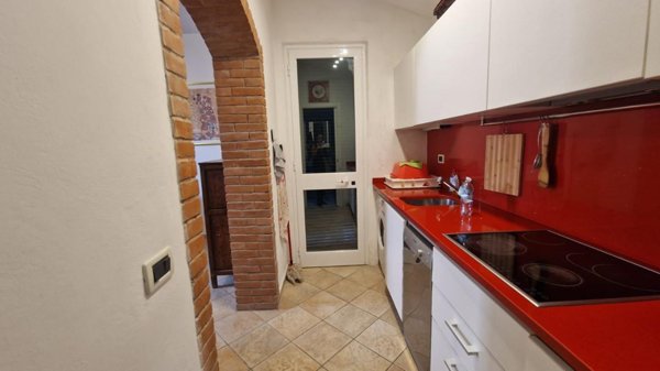 casa indipendente in vendita a Carrara in zona Marina di Carrara