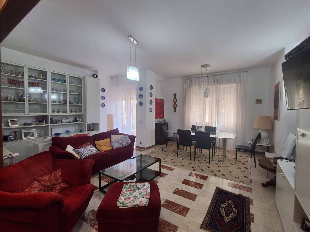appartamento in vendita a Carrara in zona Marina di Carrara