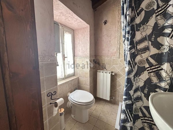 casa indipendente in vendita a Carrara in zona Bedizzano