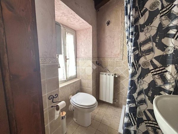 casa indipendente in vendita a Carrara in zona Bedizzano