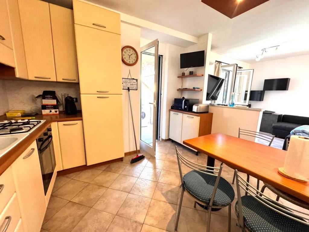 appartamento in vendita a Carrara in zona Marina di Carrara