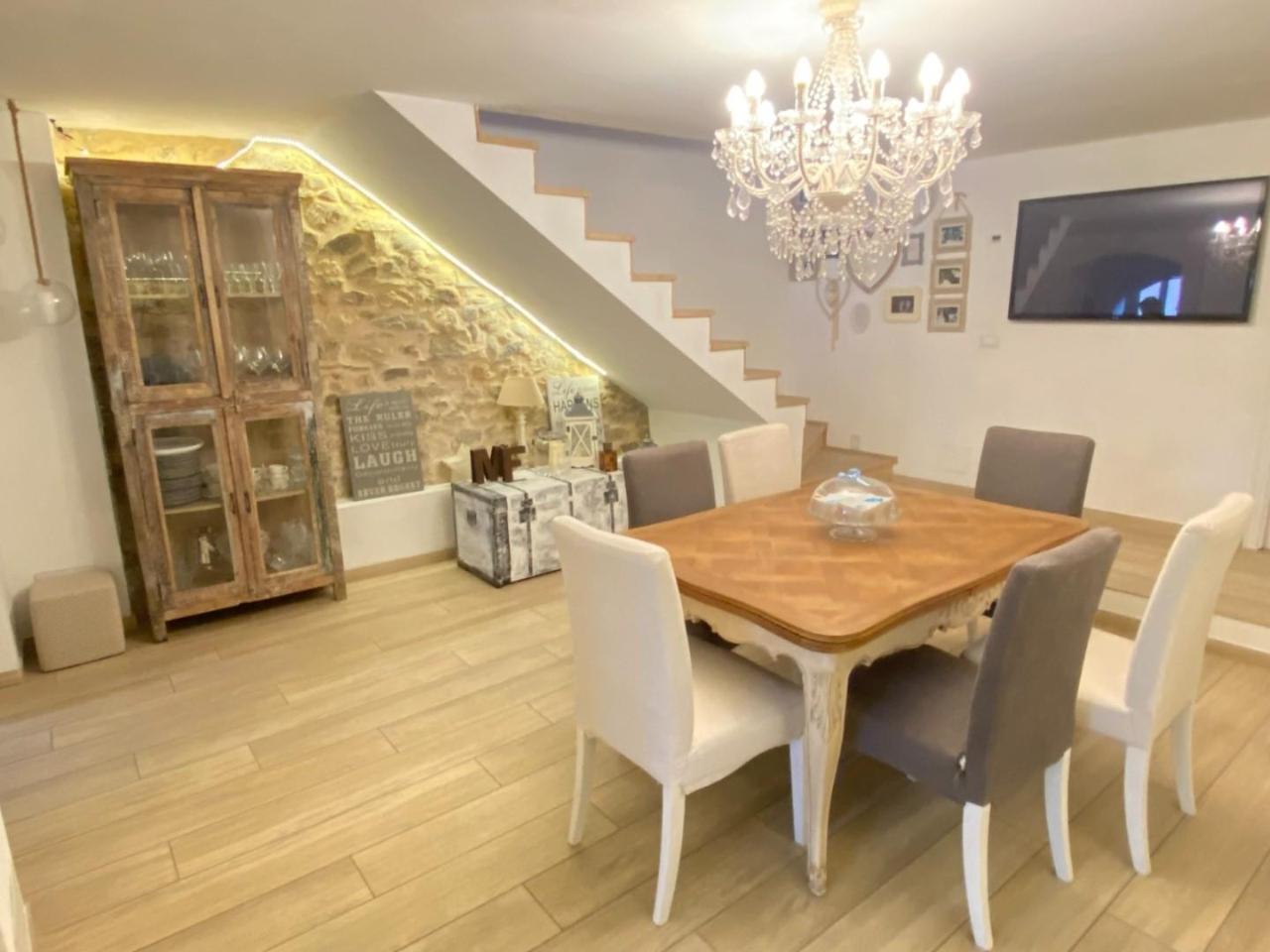 casa indipendente in vendita a Carrara in zona Fossola