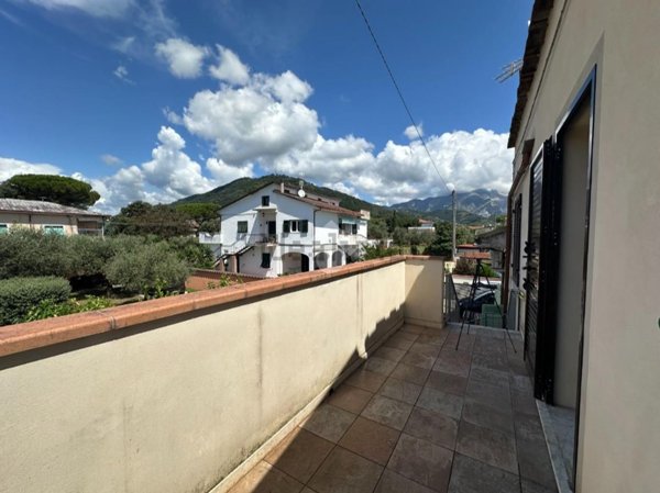 casa indipendente in vendita a Carrara in zona Stadio