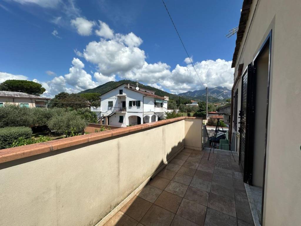 casa indipendente in vendita a Carrara in zona Sant'Antonio