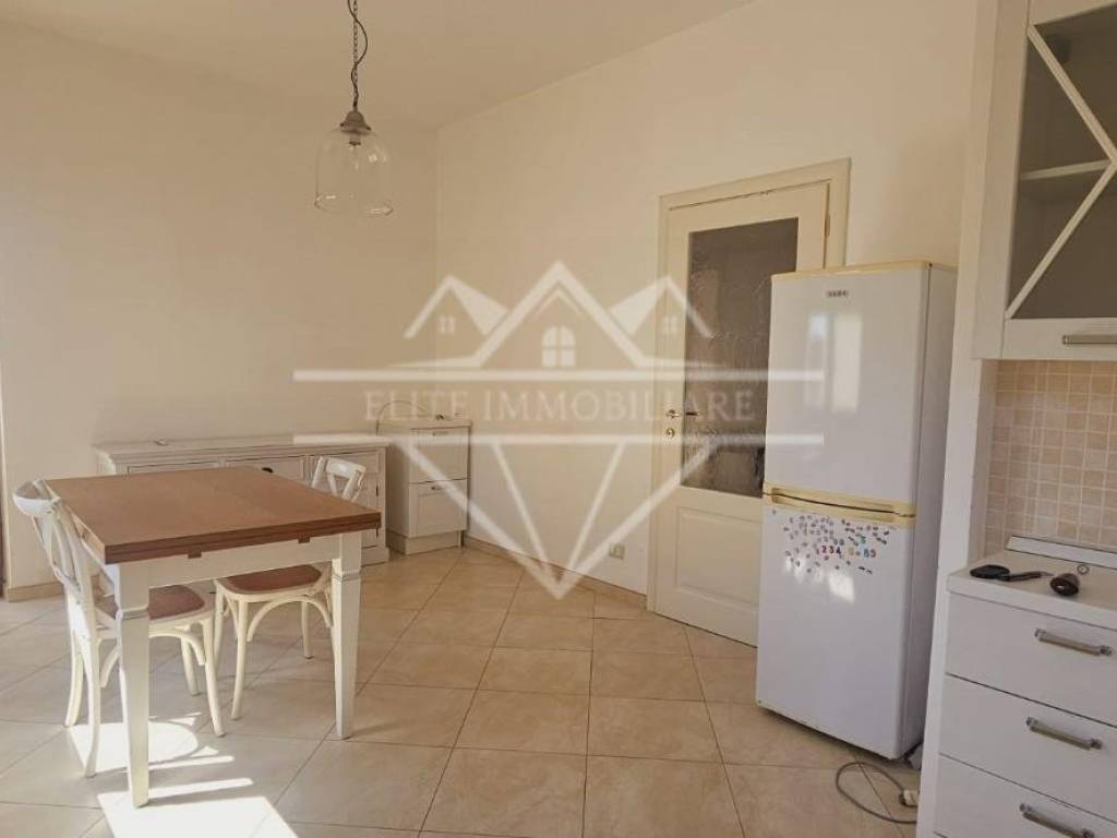 appartamento in vendita a Carrara in zona Avenza