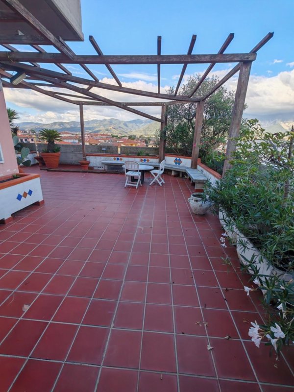 appartamento in vendita a Carrara in zona Marina di Carrara