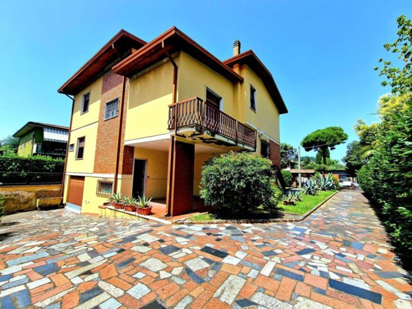 casa indipendente in vendita a Carrara