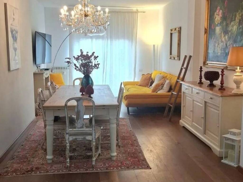 appartamento in vendita a Carrara in zona Marina di Carrara