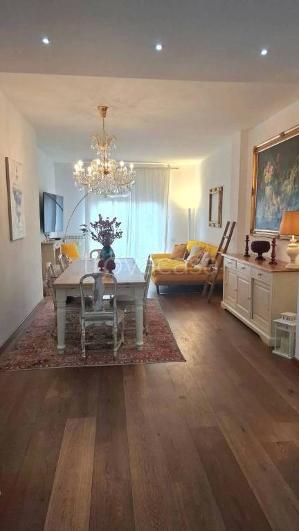 appartamento in vendita a Carrara in zona Marina di Carrara