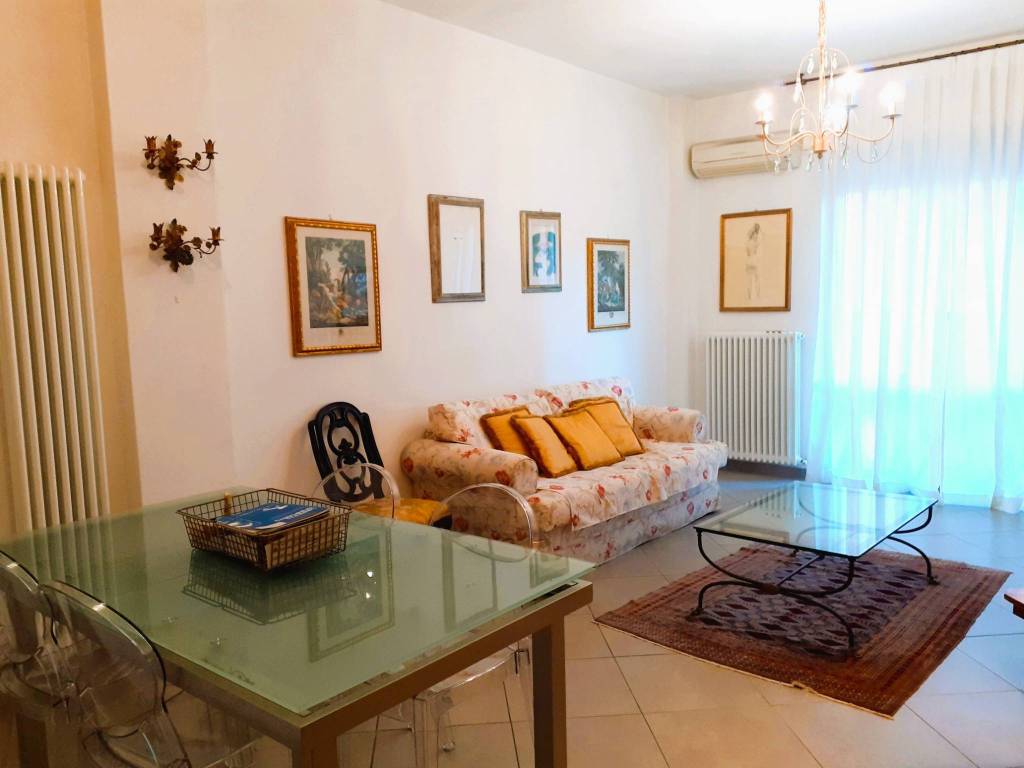 appartamento in vendita a Carrara in zona Avenza