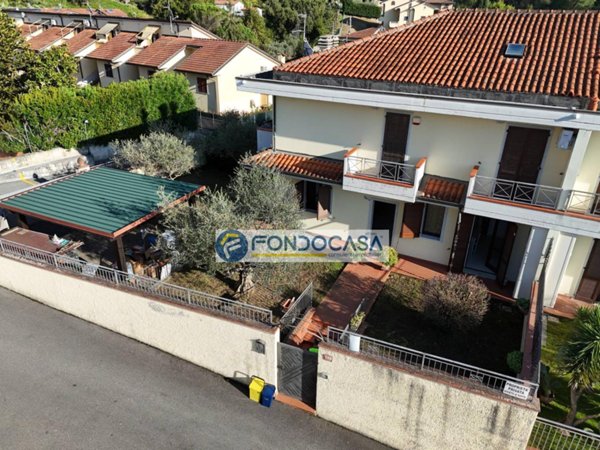 casa indipendente in vendita a Carrara in zona Bonascola