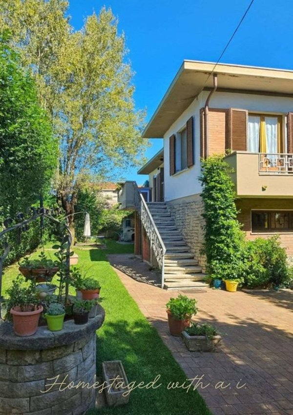 casa indipendente in vendita a Carrara in zona Avenza
