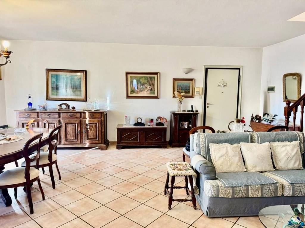 appartamento in vendita a Carrara in zona Fossone