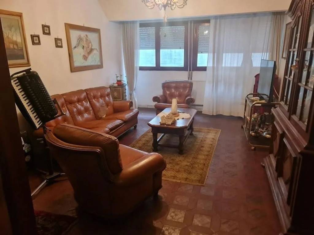 appartamento in vendita a Carrara in zona Marina di Carrara